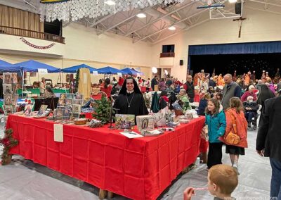 Welcome to the Christmas Fair 2023 - Saint Benedict Center Welcome table Christmas Fair 2023
