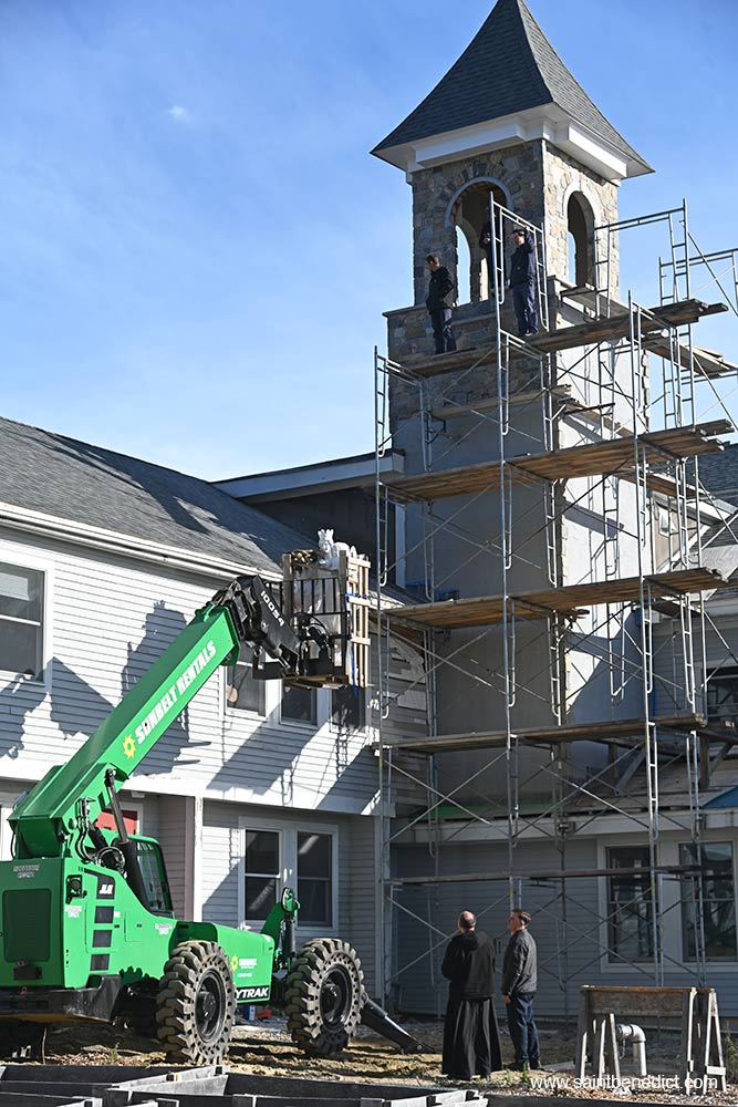 Lifting the statue Lifting the statue